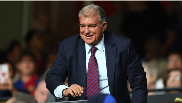 خوان لابورتا يتنحى عن رئاسة برشلونة تمهيداً للترشح مجدداً