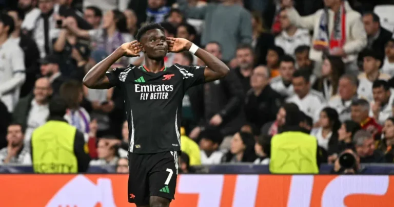 ساكا يوقّع على عقد جديد طويل الأمد مع آرسنال