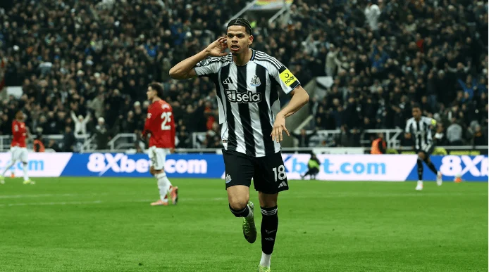 نيوكاسل يخطف فوزاً مثيراً على مانشستر يونايتد