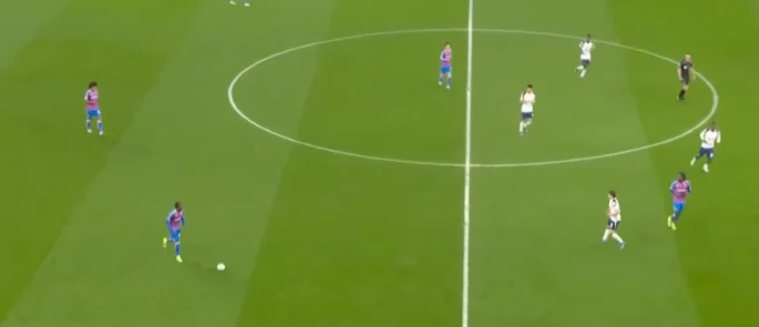 كريستال بالاس يزيد من متاعب توتنهام
