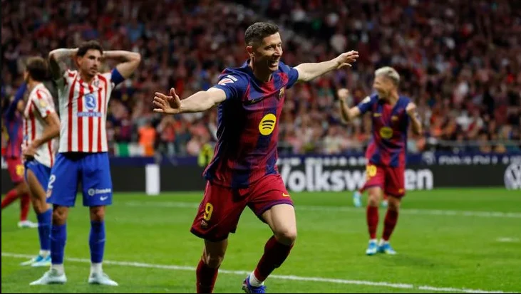فوز برشلونة على أتلتيكو مدريد وتوسيع الفارق مع ريال مدريد