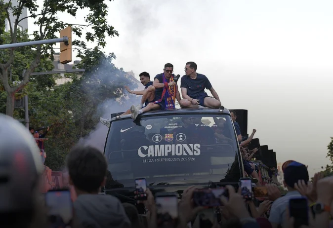 برشلونة يحتفل مع جماهيره بلقب الدوري