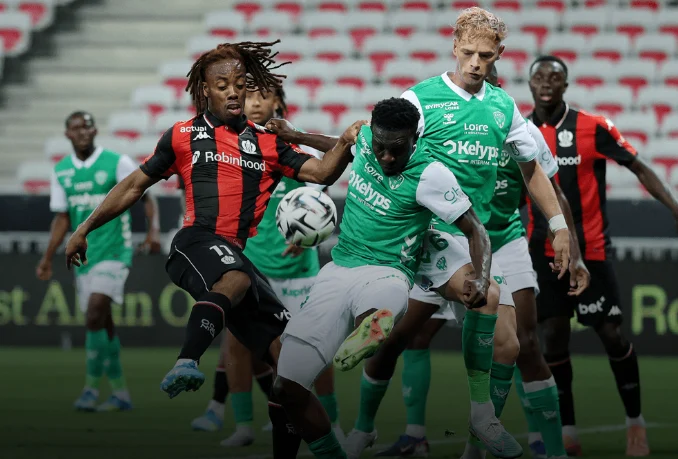 نيس يضمن البقاء في الدوري الفرنسي