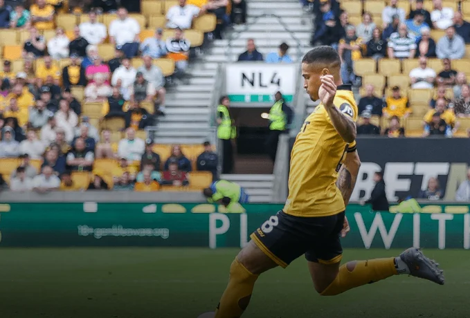 أستون فيلا يضم جواو غوميش
