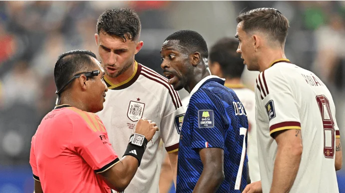 فيفا يدافع عن حكم مباراة فرنسا وإسبانيا