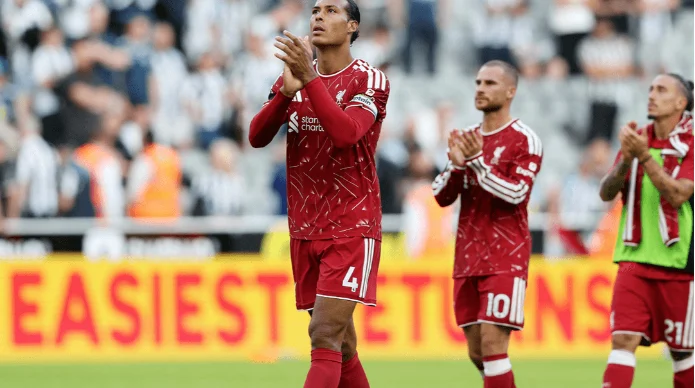 فان دايك يطالب ليفربول بإظهار رد فعل