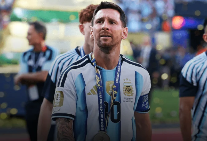 ليونيل ميسي يعلن اعتزاله اللعب دوليًا