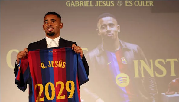 غابرييل جيسوس ينتقل إلى برشلونة